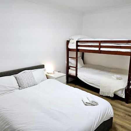Wonderful Apartment In Wembley ロンドン エクステリア 写真