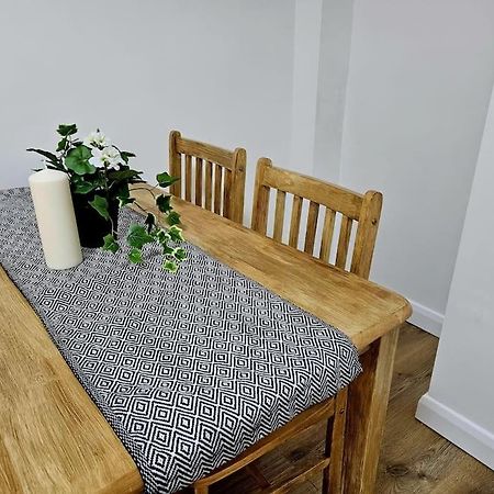 Wonderful Apartment In Wembley ロンドン エクステリア 写真