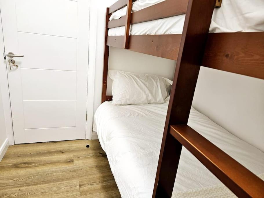 Wonderful Apartment In Wembley ロンドン エクステリア 写真